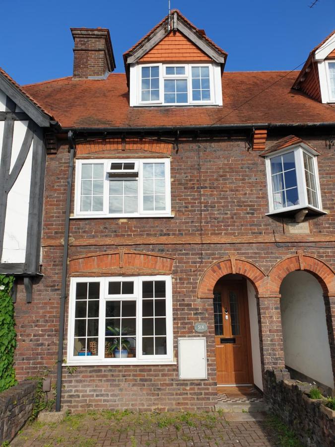 Lotus Pod House Homestay Horsell Dış mekan fotoğraf
