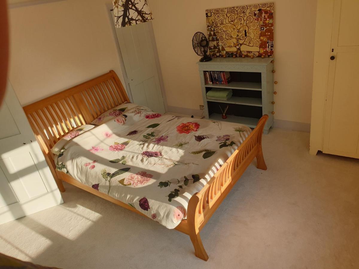Lotus Pod House Homestay Horsell Dış mekan fotoğraf