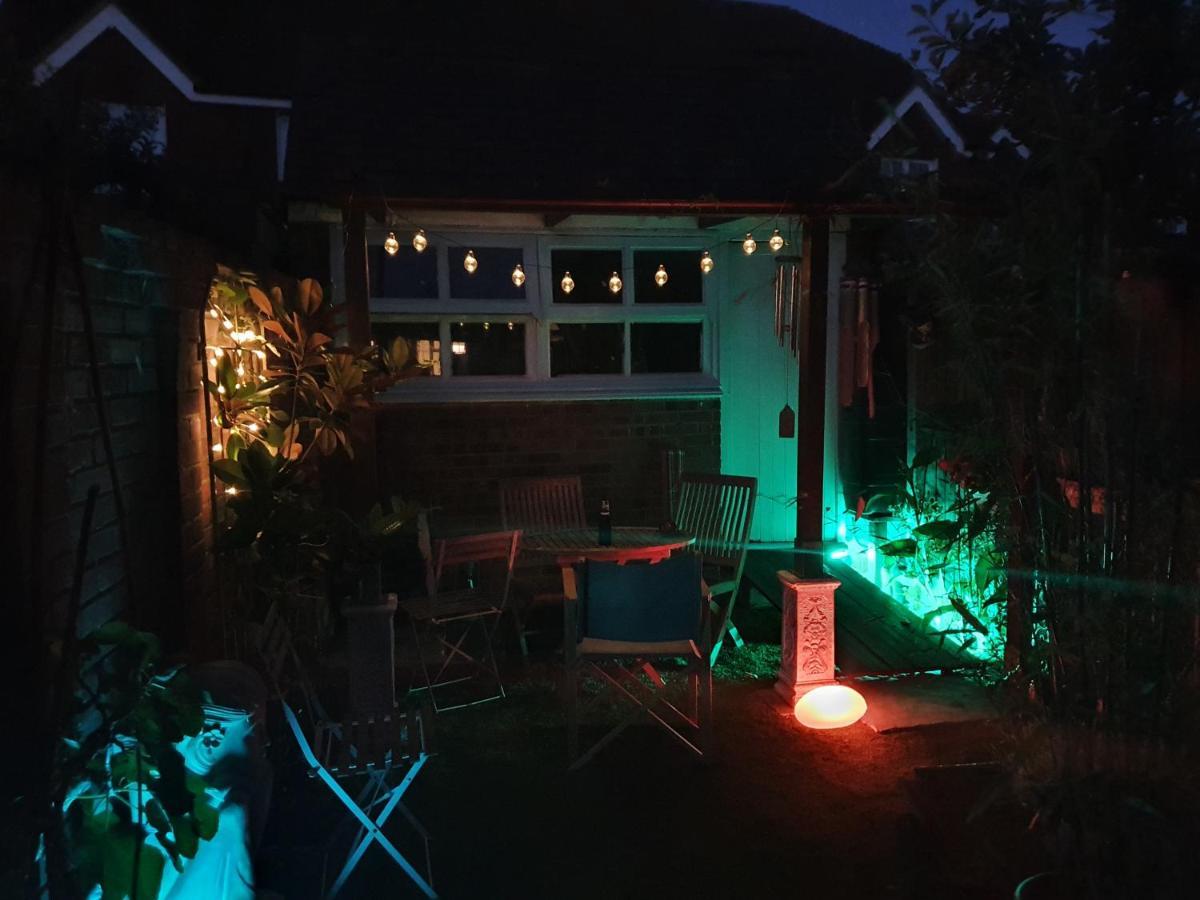 Lotus Pod House Homestay Horsell Dış mekan fotoğraf